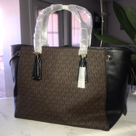 Micheal Kors Voyager Tote Bag - Picture 2 of 7